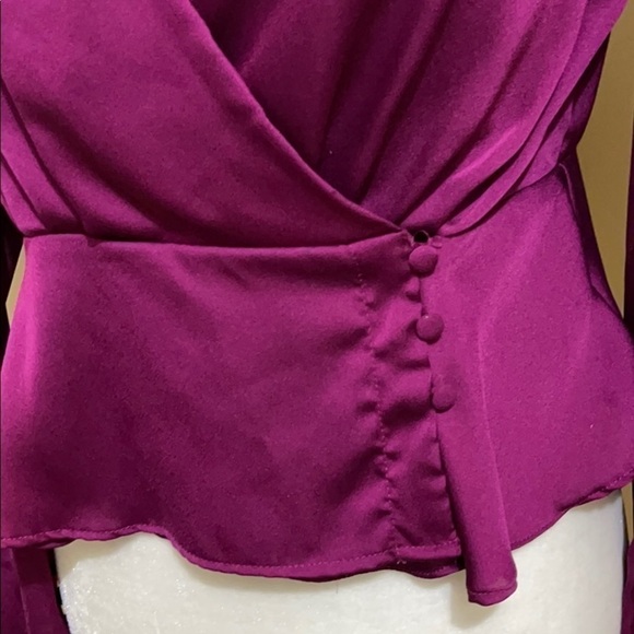 NWOT Glamorous Fuchsia Frill Surplice Peplum Satin Top US S - Picture 5 of 9